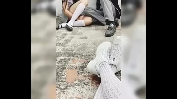 Mejores AMIGAS Estudiantes Putitas de la ESCUELA Técnica se Graban Chupándole la VERGA a un Wey y Cogiendo en la Escuela! Colegiala Mexicana Amateur Follando en Público, Alumnos Precoces! Parte 1