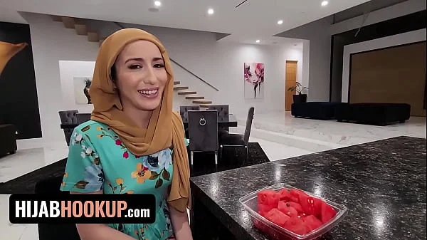 Best Friends Fucks For The First Time - Hijab Hookup