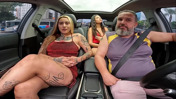 Lexi Mallet faz sua estreia com chave de ouro na maior putaria dentro do carro com Mariana Torres