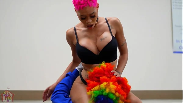 Ebony Pornstar Jasamine Banks Gets Fucked In A Busy Laundromat by Gibby The Clown