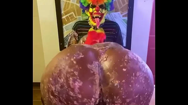 Victoria Cakes give Gibby The Clown a great birthday present