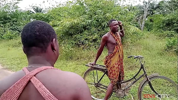 OKONKWO GAVE THE VILLAGE SLAY QUEEN A LIFT WITH HIS BICYCLE, FUCKED HER OUTDOOR