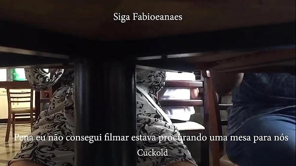 Sensual. Depois da transa a hotwife é acompanhada pelo Amigo tira uma casquinha dela no restaurante debaixo da mesa e corno filmando e legendando