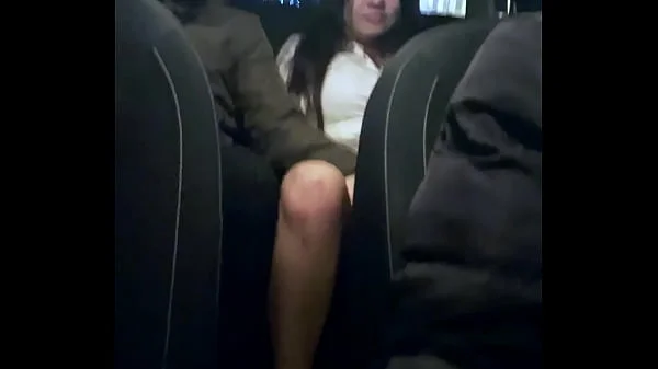 Pareja joven amateur follando en un taxi en Madrid con camara oculta