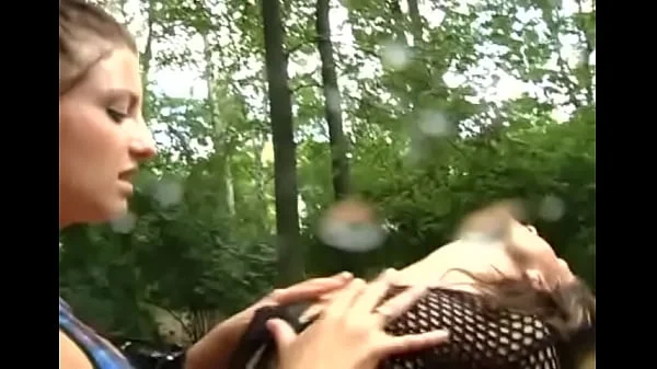 Pissing twins