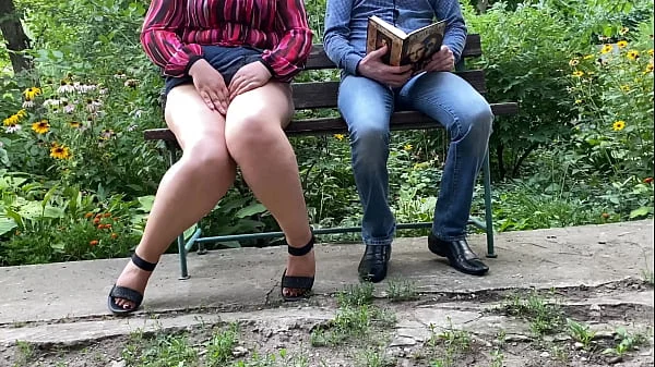 Big ass milf pee next to me in the park on a bench