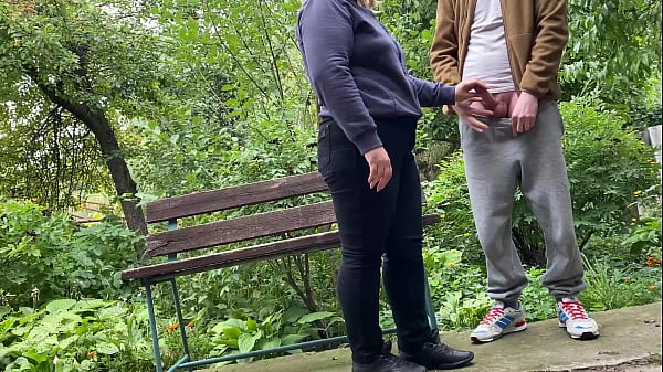 Cum on big ass MILF in jeans in the park